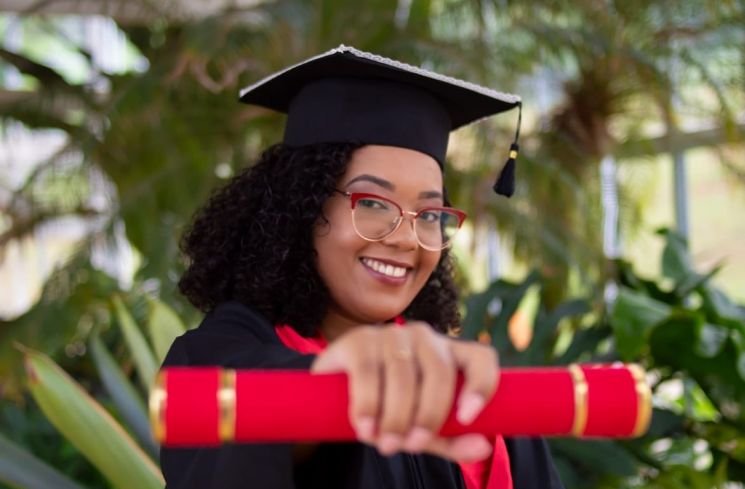 Ilustrasi wisuda. (Unsplash.com/Felipe Gregate)