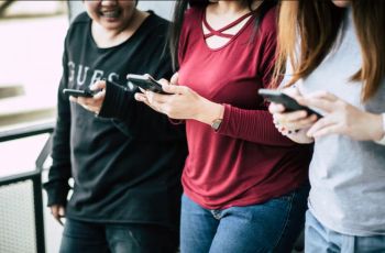 TikTok Bisa Bikin Otak Lemot? Ini Fakta Ilmiah Kenapa Sulit Fokus Setelah Kebanyakan Scroll
