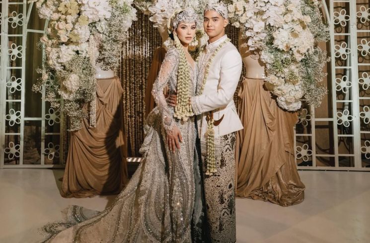 Kebaya Rasa Red Carpet: Karya Perdana Tex Saverio yang Dipakai Alyssa Daguise