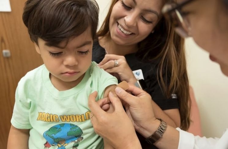 Ilustrasi vaksin HPV untuk anak laki-laki (Unsplash.com/CDC)
