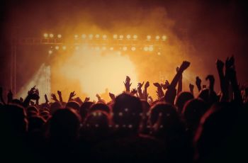 Checklist Wajib Sebelum Nonton Konser K-Pop: Biar Seru, Nggak Drama, dan Tetap Aman!