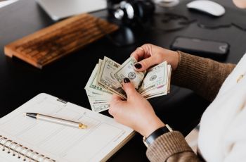 Frugal Living vs Minimalist: Sama-Sama Hidup Simpel, Tapi Tujuannya Beda!