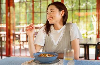 Mindful Eating Itu Apa Sih? Cara Makan Biar Bahagia, Bukan Cuma Kenyang!