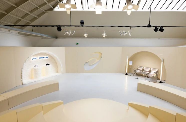 Pop Up Asics Sportstyle di Paris Fashion Week 2025. (dok. Asics Indonesia)
