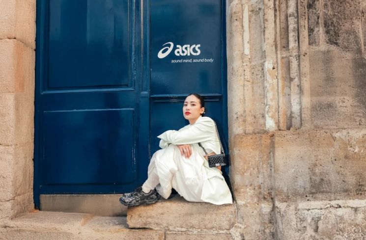 Cissylia Stefani van Leeuwen dan Asics Sportstyle Indonesia di ajang Paris Fashion Week 2025. (dok. Asics Indonesia)