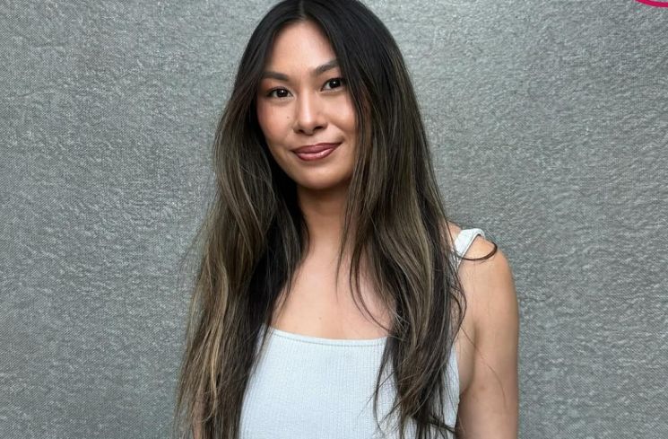 Intip gaya santai tapi tetap stylish Lucy Guo, wanita terkaya muda yang sukses di dunia teknologi.