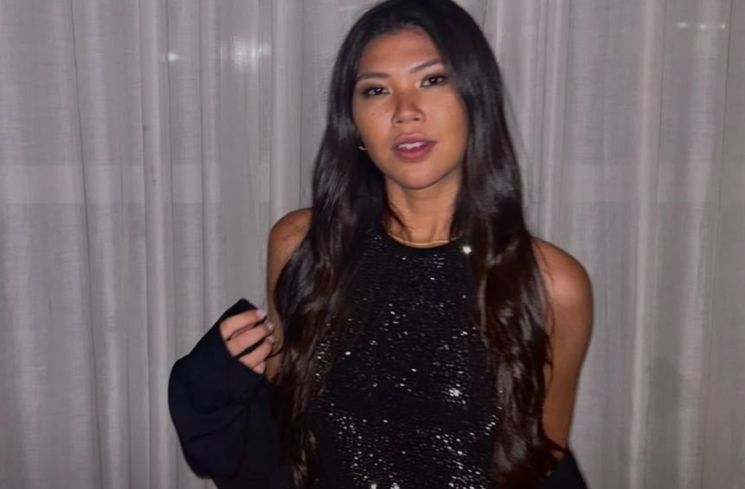 Dari dress blink-blink sampai black outfit minimalis, ini dia gaya glam yang effortless ala Jaz Rowe.