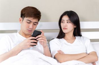 Cinta Nggak Harus Sakit: Saatnya Cewek Stop Normalisasi Hal Negatif dalam Hubungan