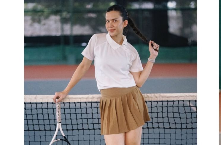 Dari rok pleats sampai sleeveless top, Michelle Joan kasih inspirasi OOTD padel yang nyaman dan tetap modis.