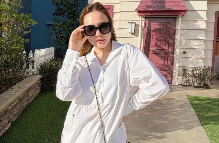 Intip inspirasi OOTD liburan ala Shandy Aulia yang simpel, elegan, dan cocok banget buat para mama muda stylish.