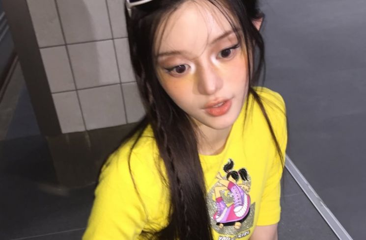 Makeup Yellow Blush (Instagram/@illit_official)