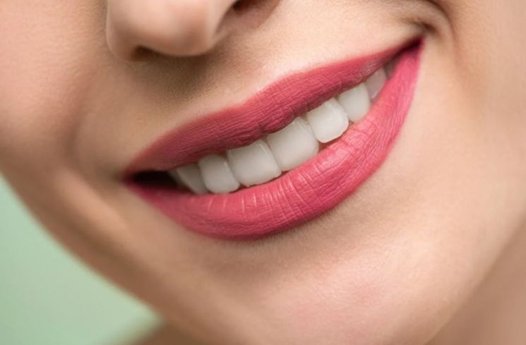 Ilustrasi warna lipstik awet muda (Pexels.com/Shiny Diamond)