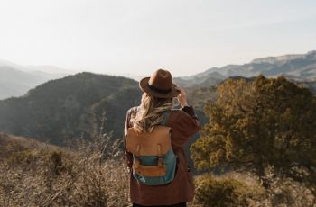 Dijamin Kepakai! 4 Ide Hadiah Ulang Tahun Buat Teman yang Suka Jalan-Jalan