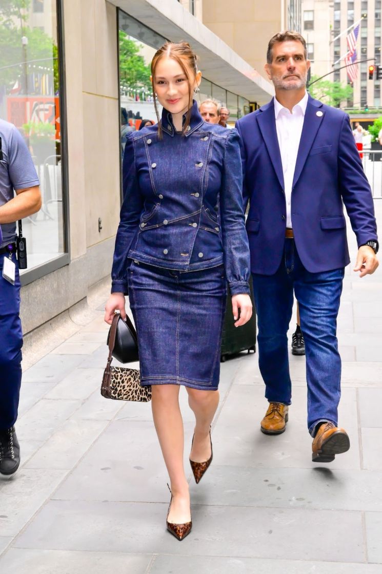 Lola Tung. (dok. Kate Spade New York)