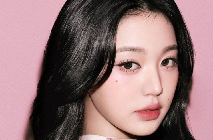 Potret idol K-Pop Jang Wonyoung IVE dengan look bibir plumpy-nya (Instagram/@for_everyoung10)