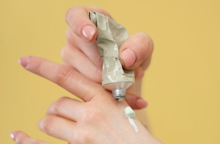 Ilustrasi pakai hand cream (Freepik/freepik)