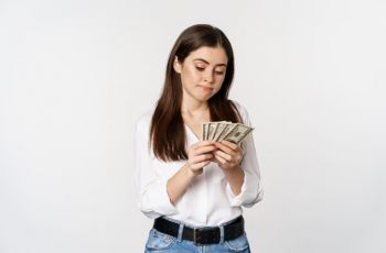 Cinta Doang Nggak Cukup! Ini Pentingnya Punya Financial Green Flag Sebelum Pacaran