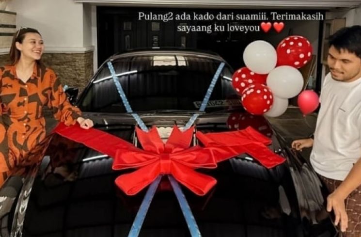 Hadiah Melahirkan Sekaligus Anniversary, Thariq Halilintar Beri Mobil Mewah untuk Aaliyah Massaid (Instagram)