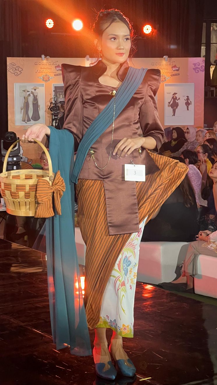 Ketika Mbok Jamu Naik Runway. (dok. Acaraki Jamu Festival 2025)