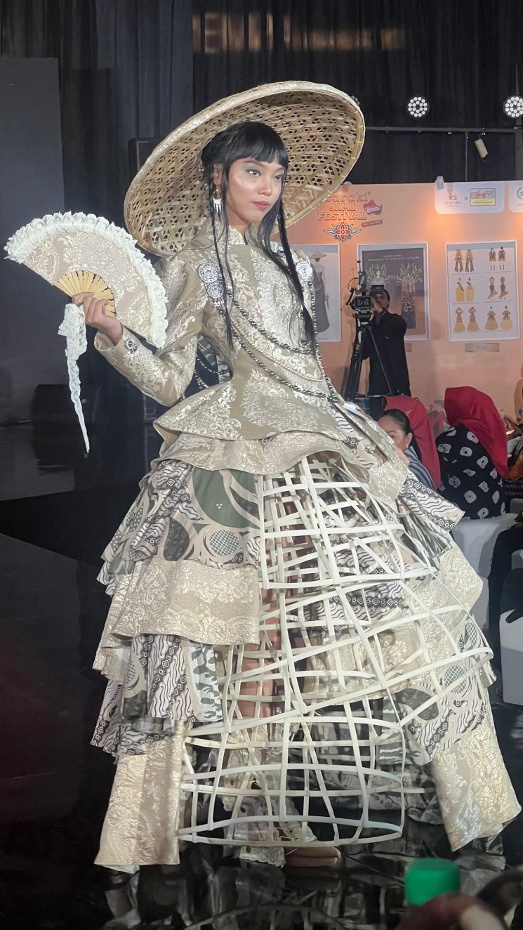Ketika Mbok Jamu Naik Runway. (dok. Acaraki Jamu Festival 2025)