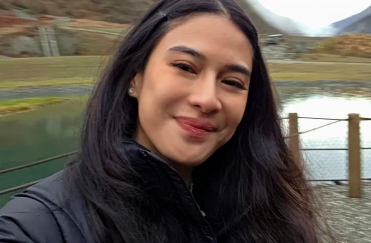 Ngapain Nungguin Cowok? Dian Sastro Ajak Cewek Bangkit dan Ngejar Mimpi Sendiri!