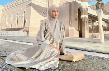 Inspirasi Gaya Umrah Annisa Aziza: Tampil Syari, Elegan, dan Tetap Modis!