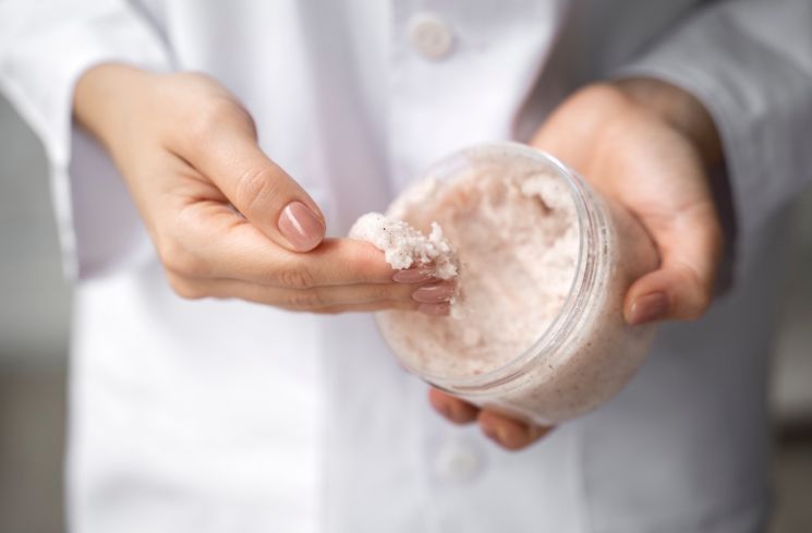 Ilustrasi body scrub (Freepik/freepik)