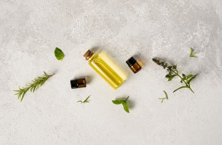Ilustrasi citronella dalam bentuk essential oil (Freepik)