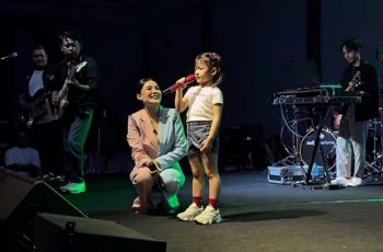Mini Diva, Gendhis Anak Nella Kharisma Curi Spotlight di Panggung Orang Tuanya