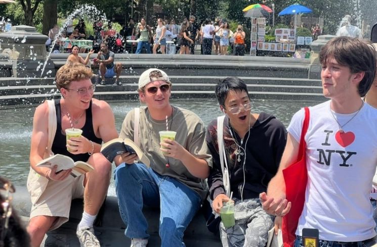 Potret pria yang menghadiri kontes performative male di New York pada 21 Juli lalu (X/@number_pizza111)