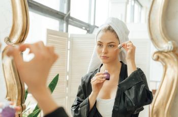 Makeup Auto Nempel Seharian! Ini 5 Primer Terbaik yang Wajib Kamu Coba
