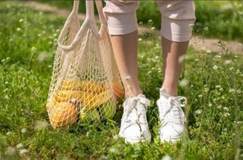 Nggak Cuma Gaya, Tapi Juga Peduli! Ini 5 Brand Sepatu Eco-Friendly yang Keren Maksimal