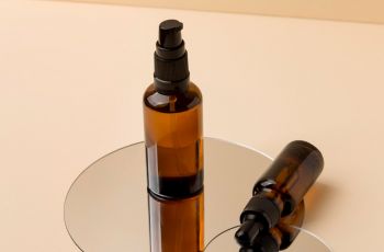 Lebih Awet dan Nggak Cepat Rusak, Ini Serum Vitamin C Kemasan Pump yang Wajib Kamu Coba!