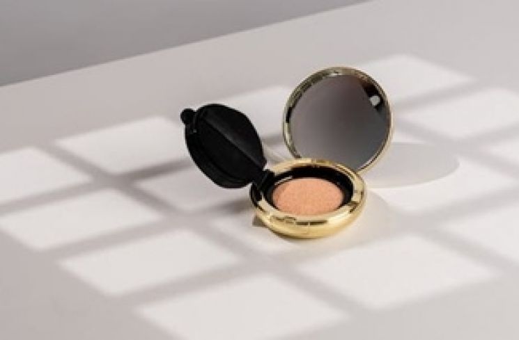 Ilustrasi cushion water based (Pexels/Moni Rathnak)
