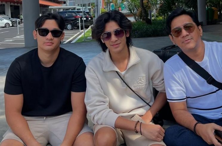 Potret Andre Taulany bersama kedua putranya, Dio dan Kenzy (Instagram/@andreastaulany)