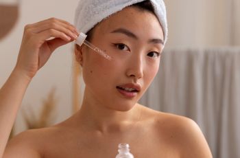Mau Wajah Lebih Cerah Bebas Hiperpigmentasi? Coba Serum dengan Kandungan Tranexamic Acid