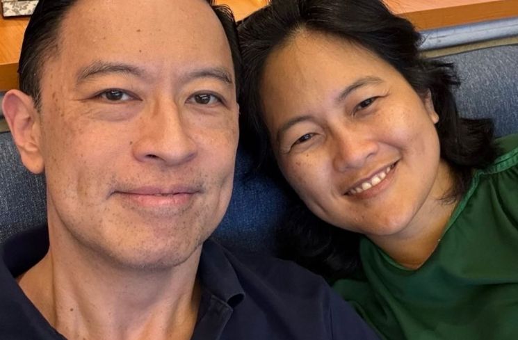 Potret Tom Lembong dengan sang istri Franciska Wihardja setelah Tom mendapat abolisi (X/@tomlembong)