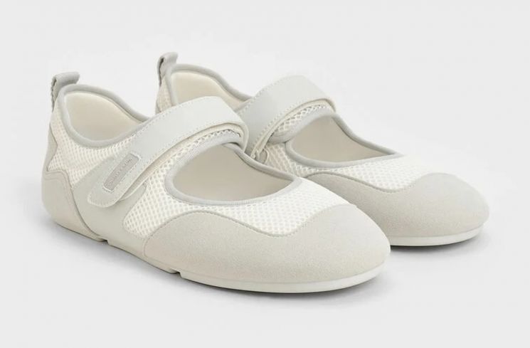 Sepatu Hybrid (charleskeith.com)