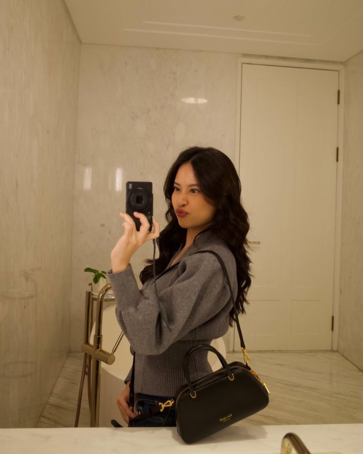 Gaya minimalis Hanggini. (Instagram/@hanggini)