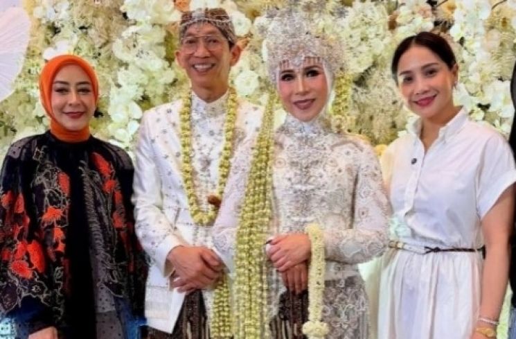 Melly Goeslaw dan Anto Hoed rayakan anniversary ke-30 (Instagram/melly_goeslaw)