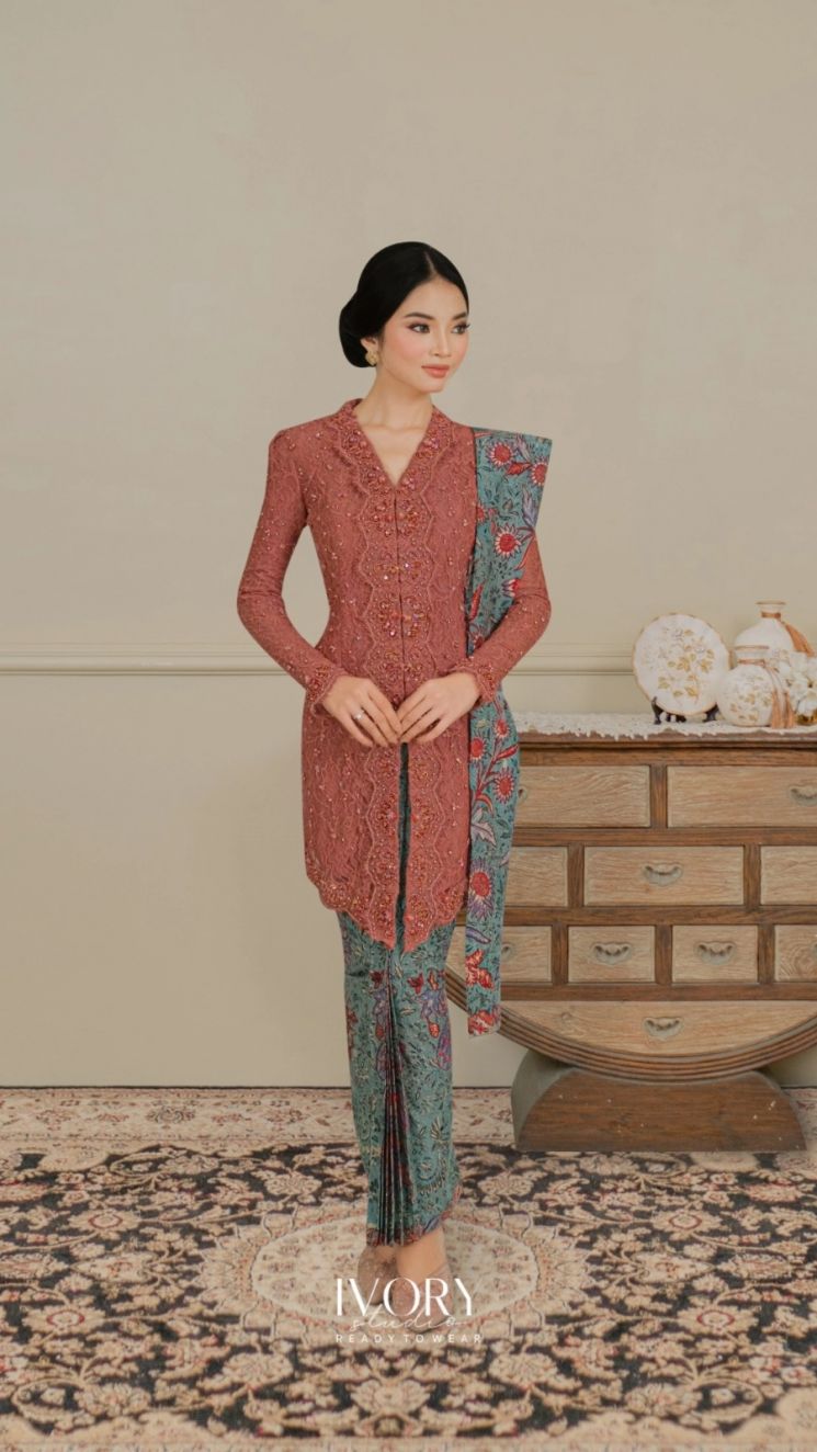 Kebaya Kartini (rtw.ivorystudio.id)