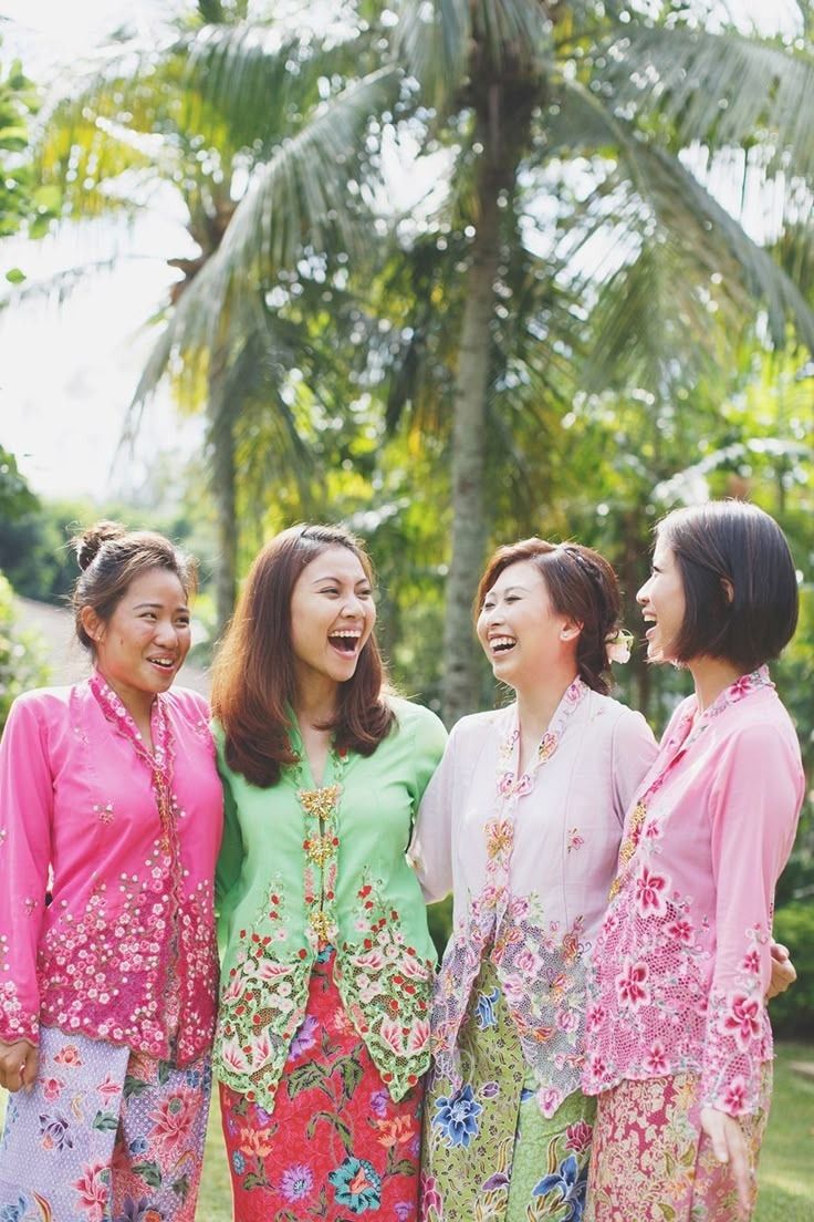 Kebaya encim (pinterest/@lilyanafikri)