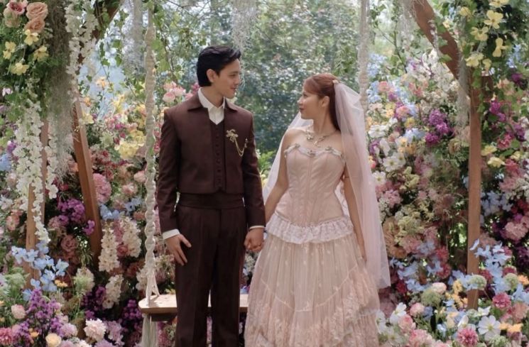 Potret Nadin Amizah dan Faishal Tanjung saat resepsi pernikahan pada 9 Agustus 2025 (Instagram/@wirantikurniabride)