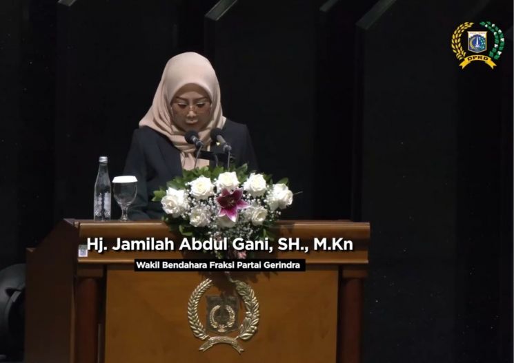 Wakil Bendahara Fraksi Gerindra, Jamilah Abdul Gani dalam Rapat Rancangan Peraturan Daerah tentang Perubahan APBD (YouTube/DPRD DKI Jakarta)