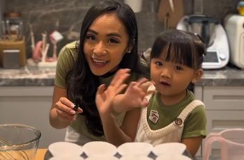 Parenting Santuy ala Nadya MasterChef: Anak Bebas Bantu di Dapur Meski Berantakan