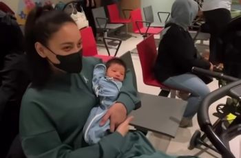 Momen Manis Erika Carlina Bawa Baby Andrew Imunisasi: No Drama Sama Sekali!