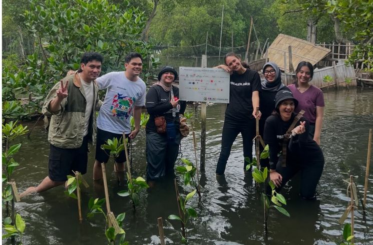 Potret Seasoldier Saat Melakukan Konservasi Hutan Mangrove (Instagram/@seasoldier_)