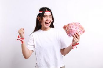 Merdeka Finansial: Cara Cerdas Kelola Uang dari Usia Muda Hingga Pensiun