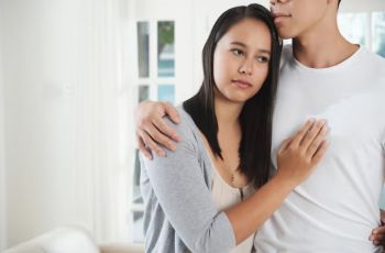 Jangan Sedih Sendirian: Begini Cara Melewati Duka Keguguran Bersama Pasangan
