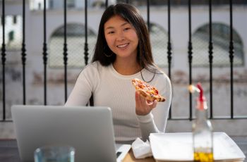 Orang China Makin Sibuk, Fast Food Jadi Dapur Kedua di Tengah Gaya Hidup Urban